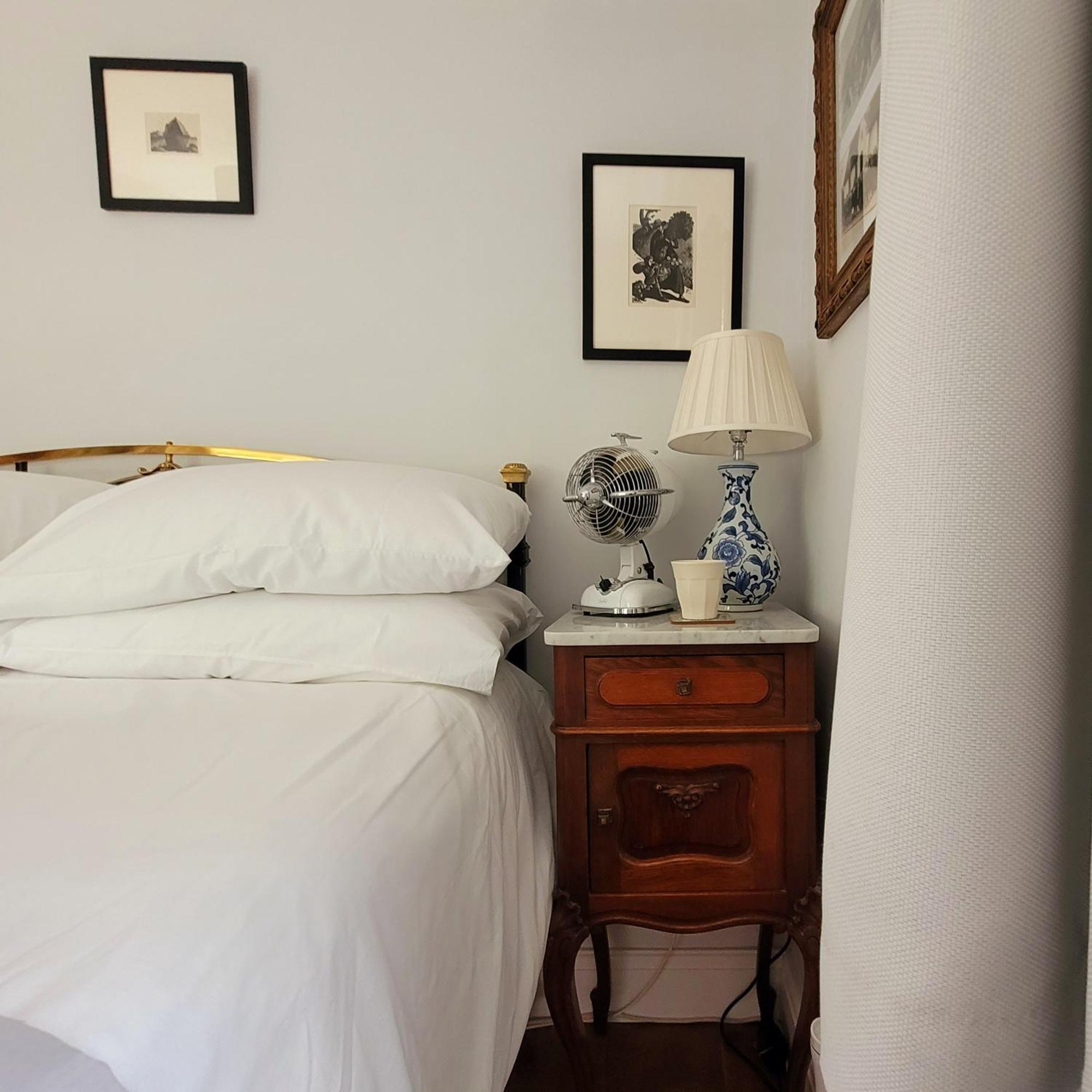 The Old School B&B Чичестер Номер фото